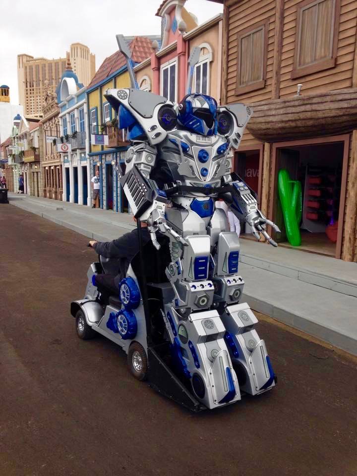 The Rock-in-Rio Robot Mascot on the way to visit guests
